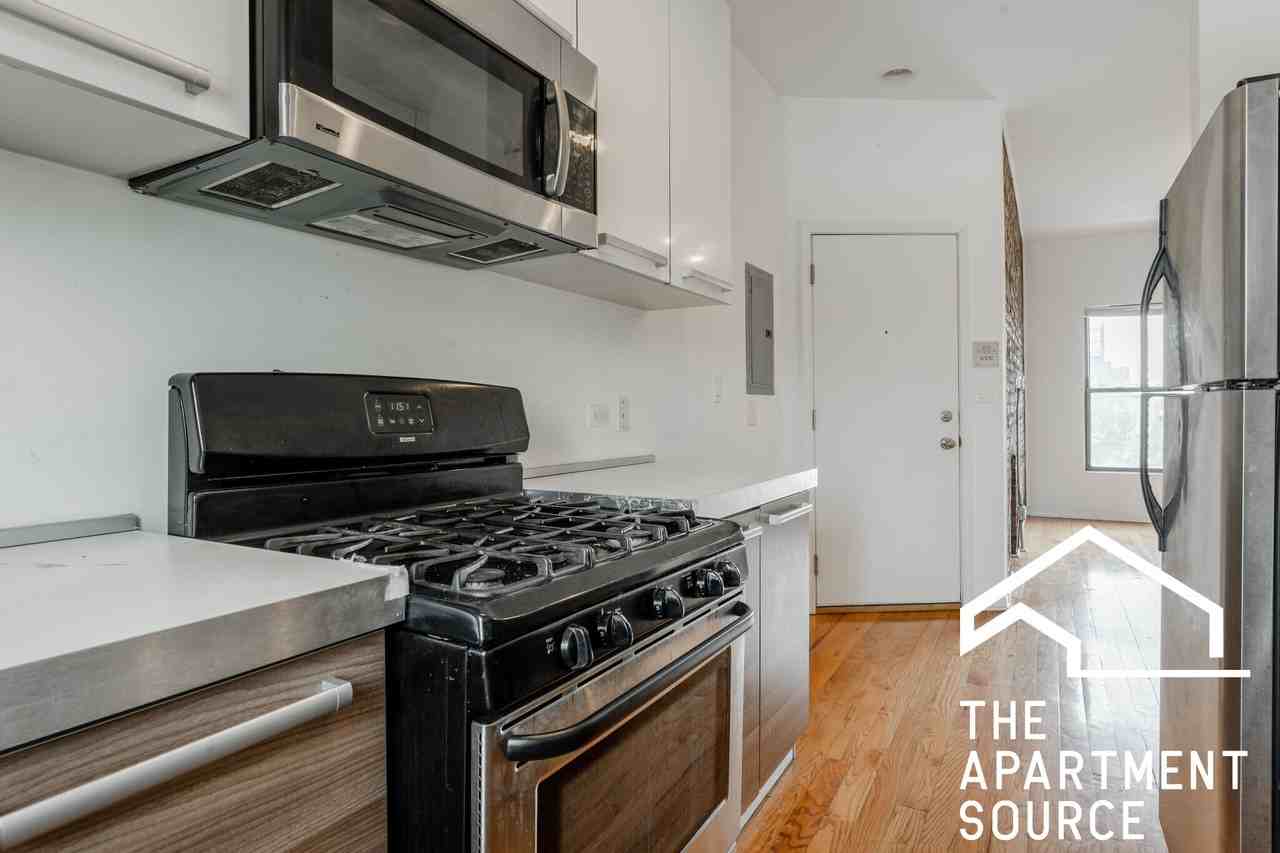 1212 W Foster Ave #3B - Photo 4 of 9