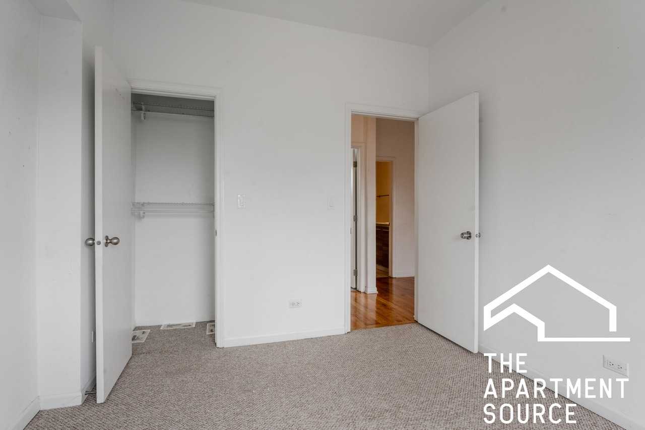 1212 W Foster Ave #3B - Photo 7 of 9
