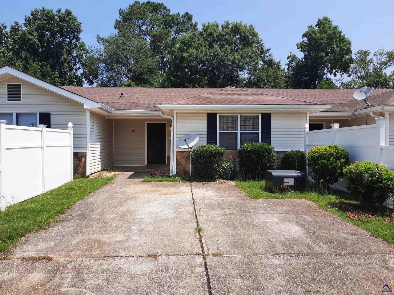 211B WOODCREST CIRCLE Circle, Warner Robins, GA 31093 2 Bedroom