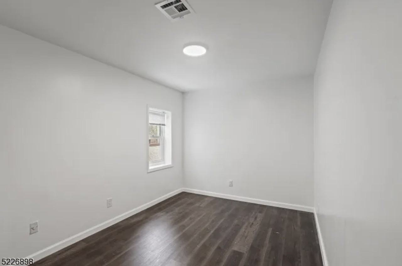 702 4th Avenue #1 - Photo 5 of 8