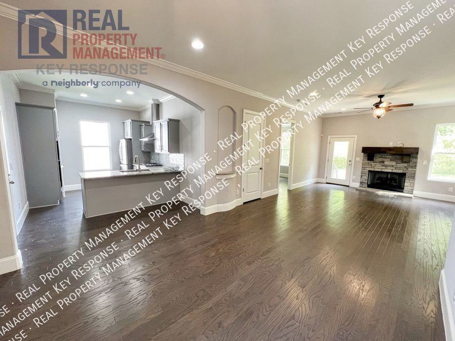 1449 Scarcroft Ln - Photo 2 of 27