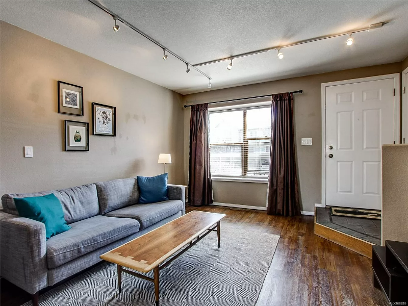 6066 Colony Cir - Photo 4 of 16