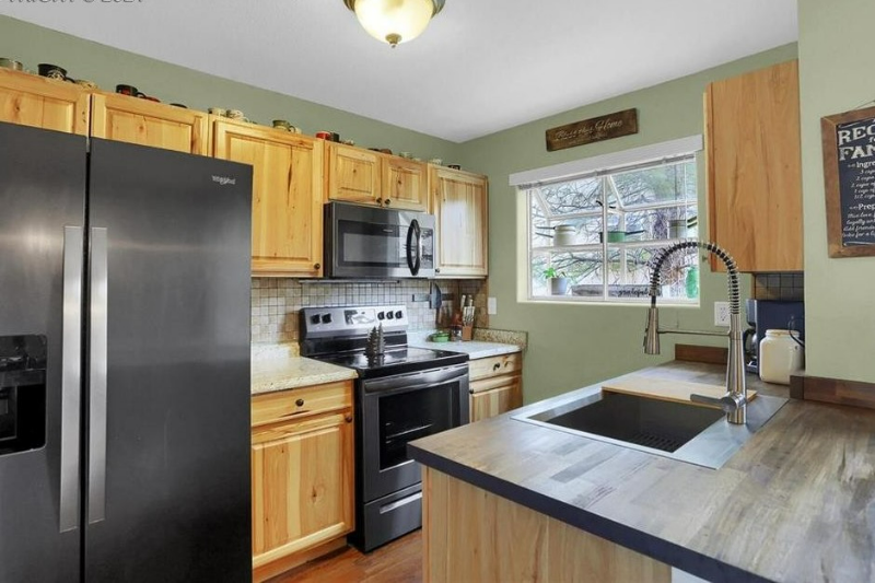 6066 Colony Cir - Photo 7 of 16