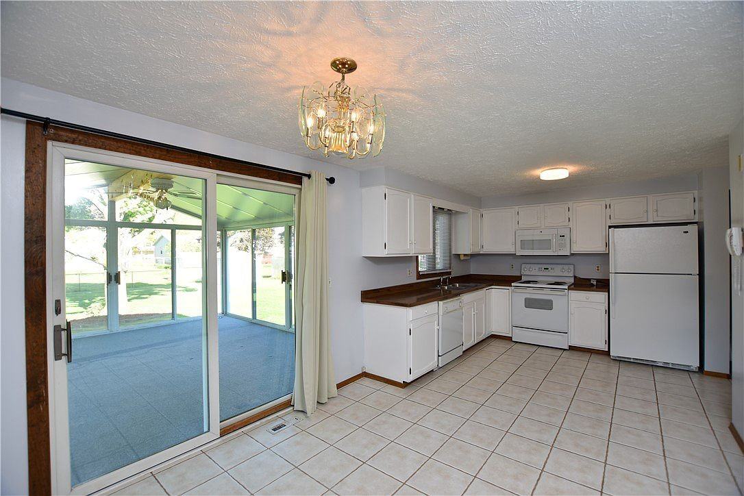 106 Castle Grove Dr #NA - Photo 2 of 8