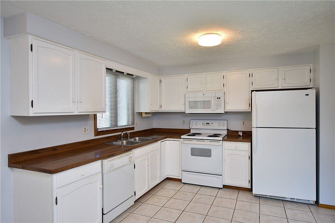 106 Castle Grove Dr #NA - Photo 3 of 8