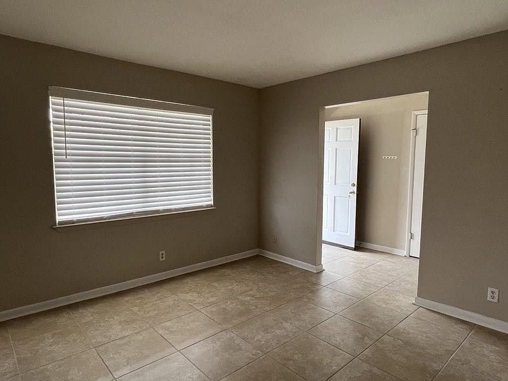 59 Oak Ave #NA - Photo 3 of 7