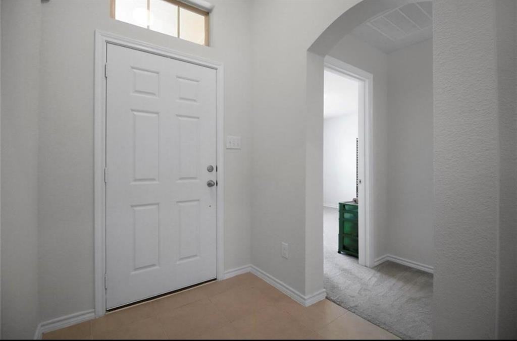 2521 Weatherford Heights Dr - Photo 2 of 21