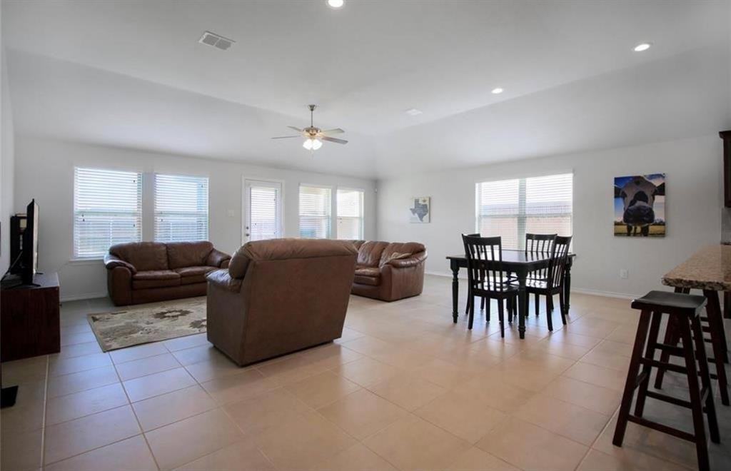 2521 Weatherford Heights Dr - Photo 3 of 21