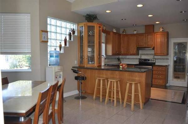 1081 Rosser Avenue - Photo 3 of 7