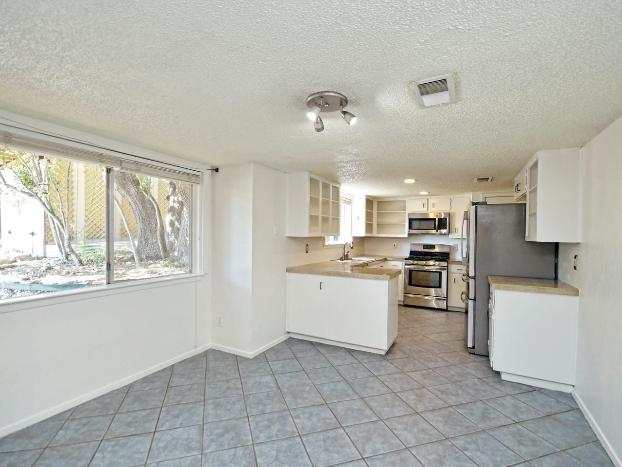 1109 Hermitage Dr #NA - Photo 2 of 17