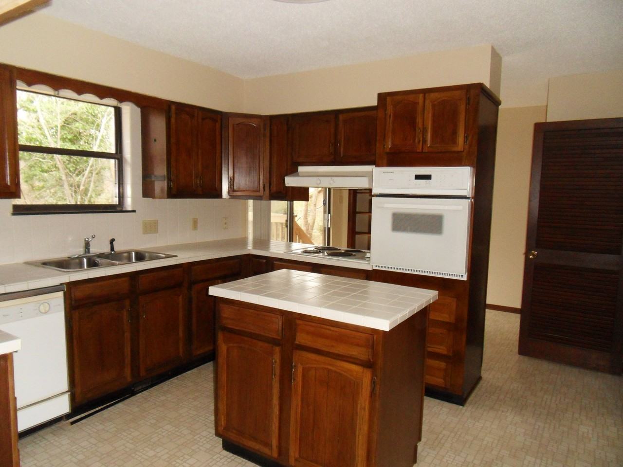 126 Wendover Cir #1 - Photo 2 of 12