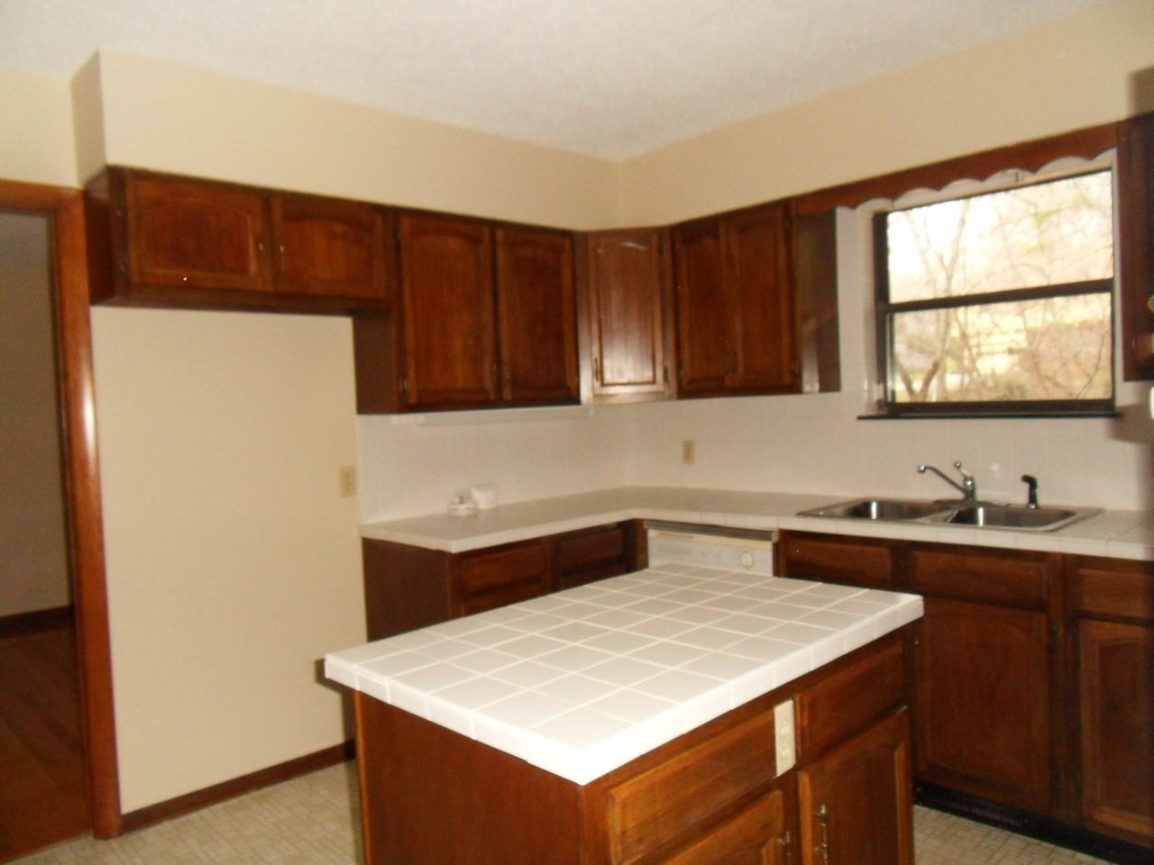 126 Wendover Cir #1 - Photo 3 of 12