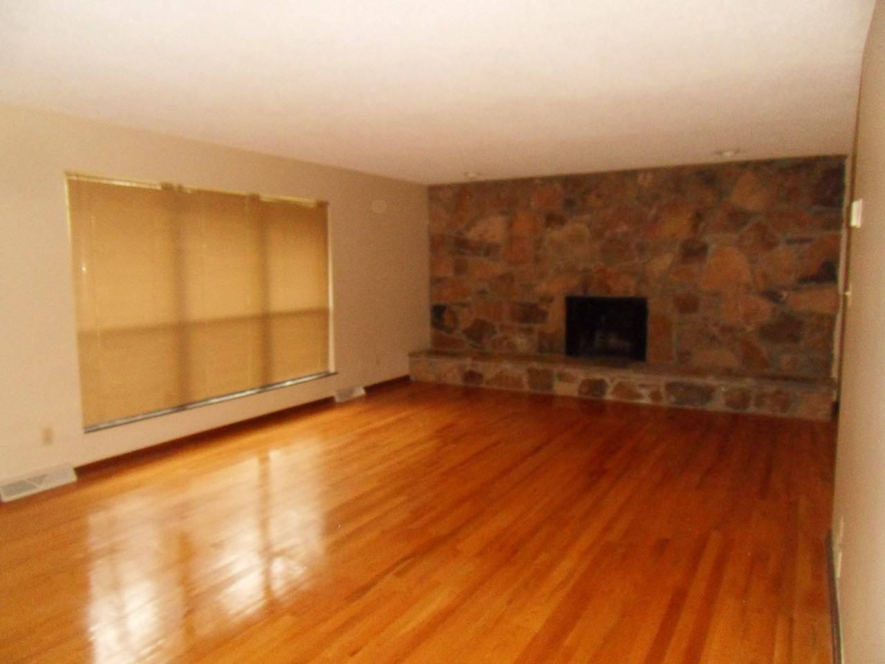 126 Wendover Cir #1 - Photo 4 of 12