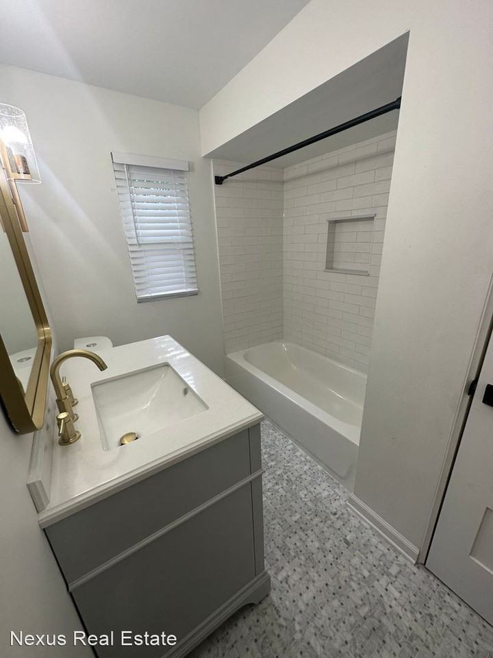 2352 Almont Ave - Photo 3 of 26