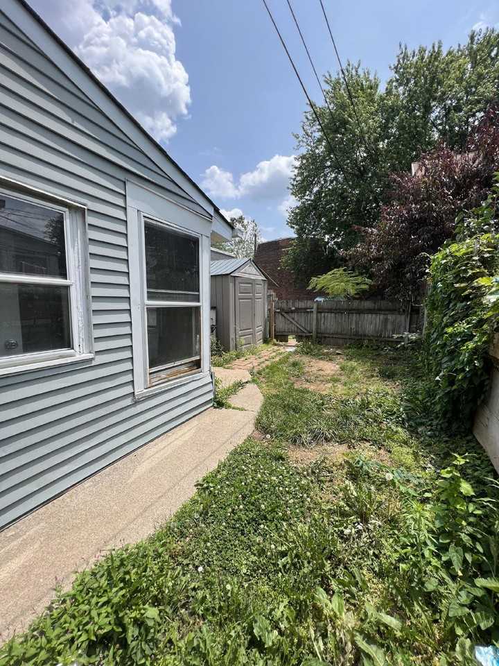 532 W Liberty St - Photo 2 of 21