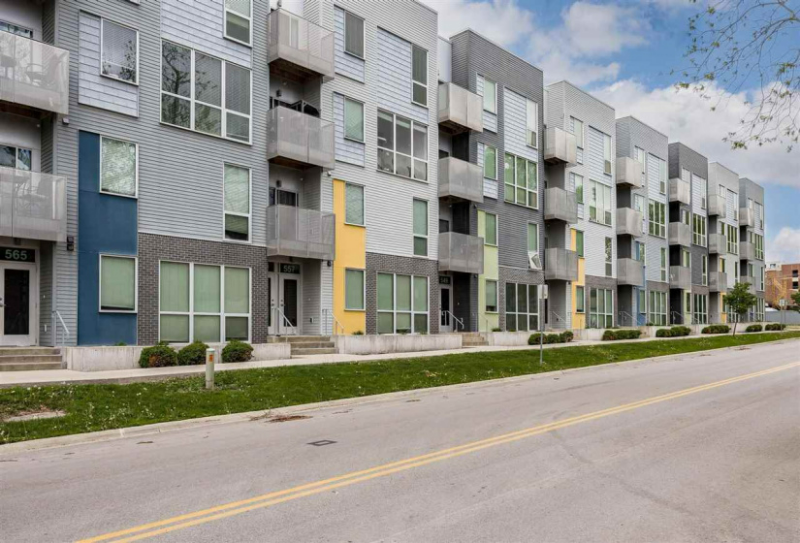 527 S Dubuque St - Photo 2 of 26