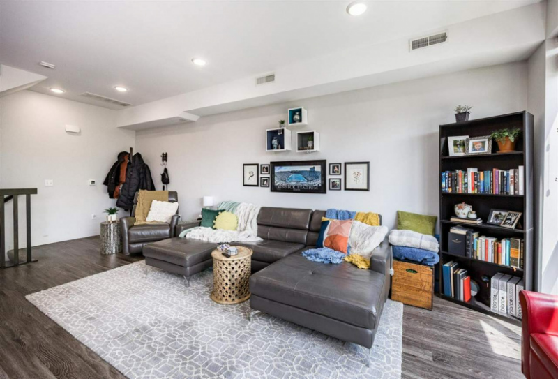 527 S Dubuque St - Photo 3 of 26