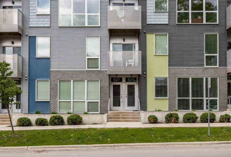 527 S Dubuque St - Photo 4 of 26