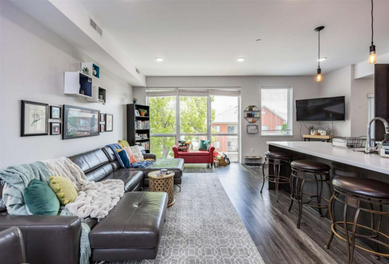 527 S Dubuque St - Photo 6 of 26