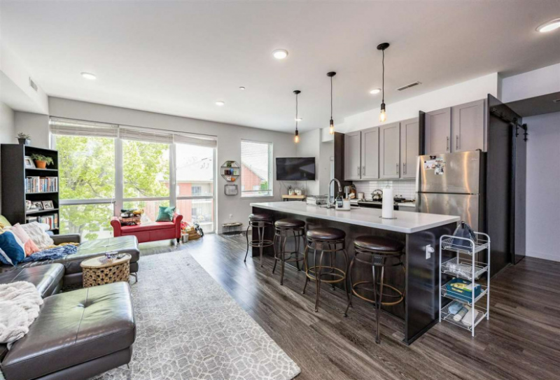 527 S Dubuque St - Photo 7 of 26