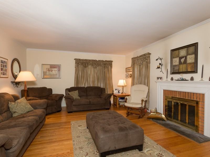 4 Hewlett Rd - Photo 3 of 14