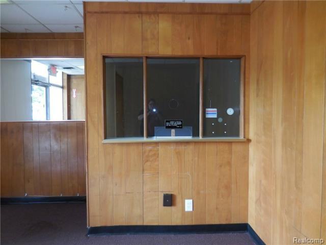 15324 Michigan Ave - Photo 3 of 23