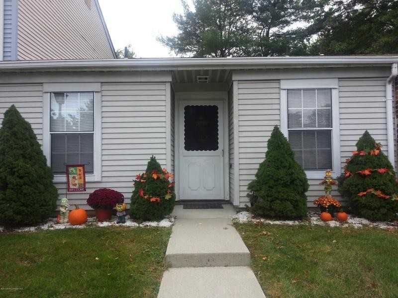 65 Percival Ct - Photo 2 of 8