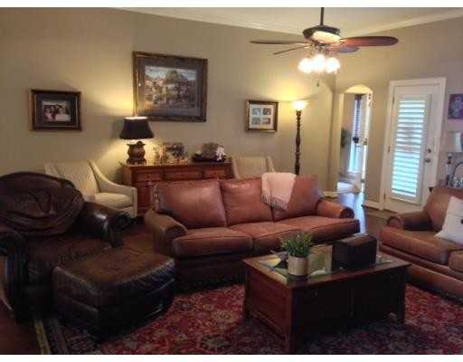 2433 Newark Cir - Photo 3 of 16