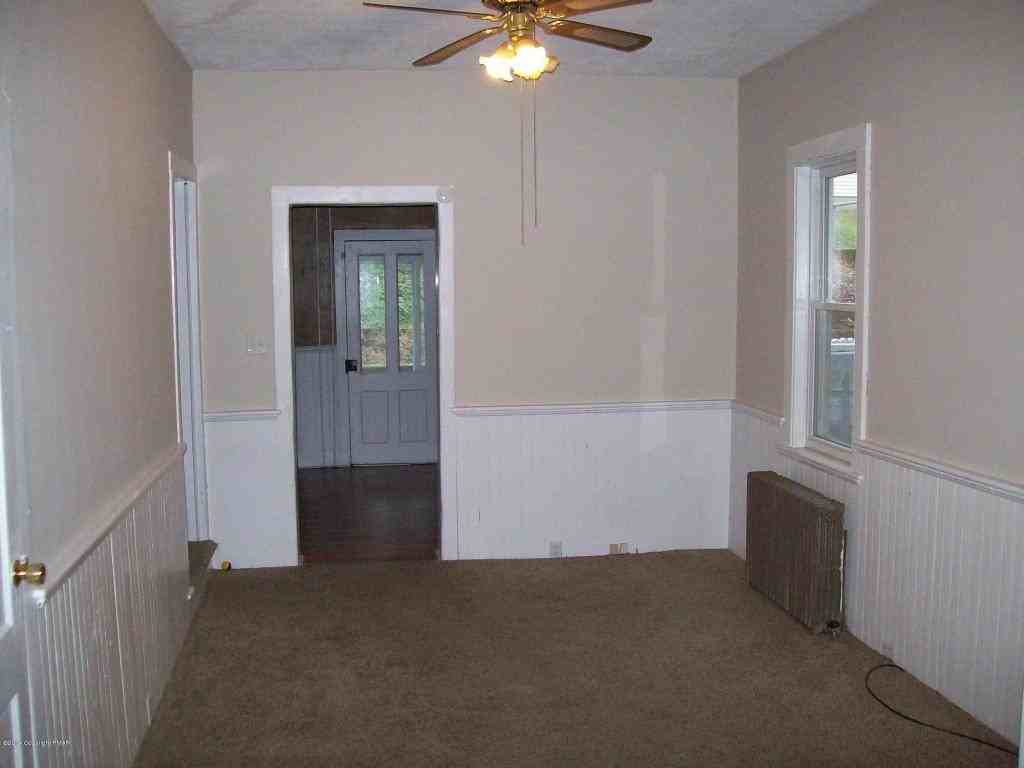 417 Pennsylvania Ave - Photo 3 of 14