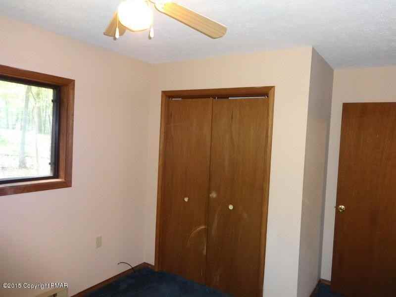 1094 Woodhaven Dr - Photo 2 of 17