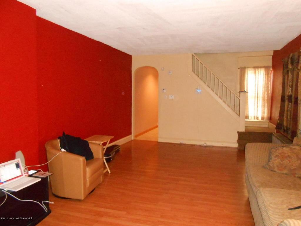 1146 Franklin St - Photo 3 of 12