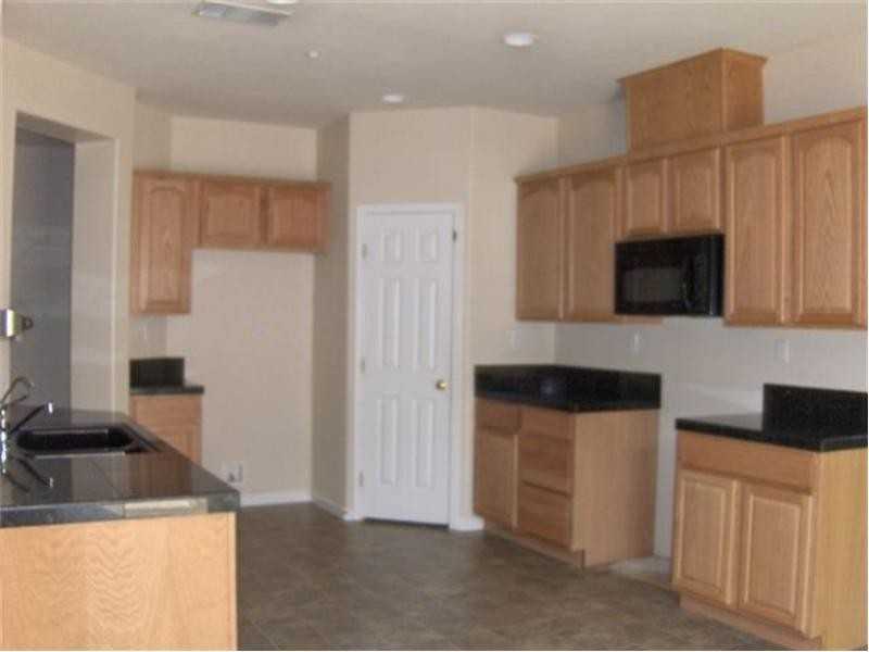 701 Flemish Ct - Photo 3 of 5