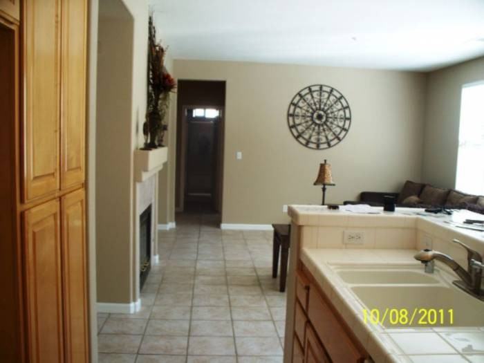 2312 Colonial Ct - Photo 3 of 11