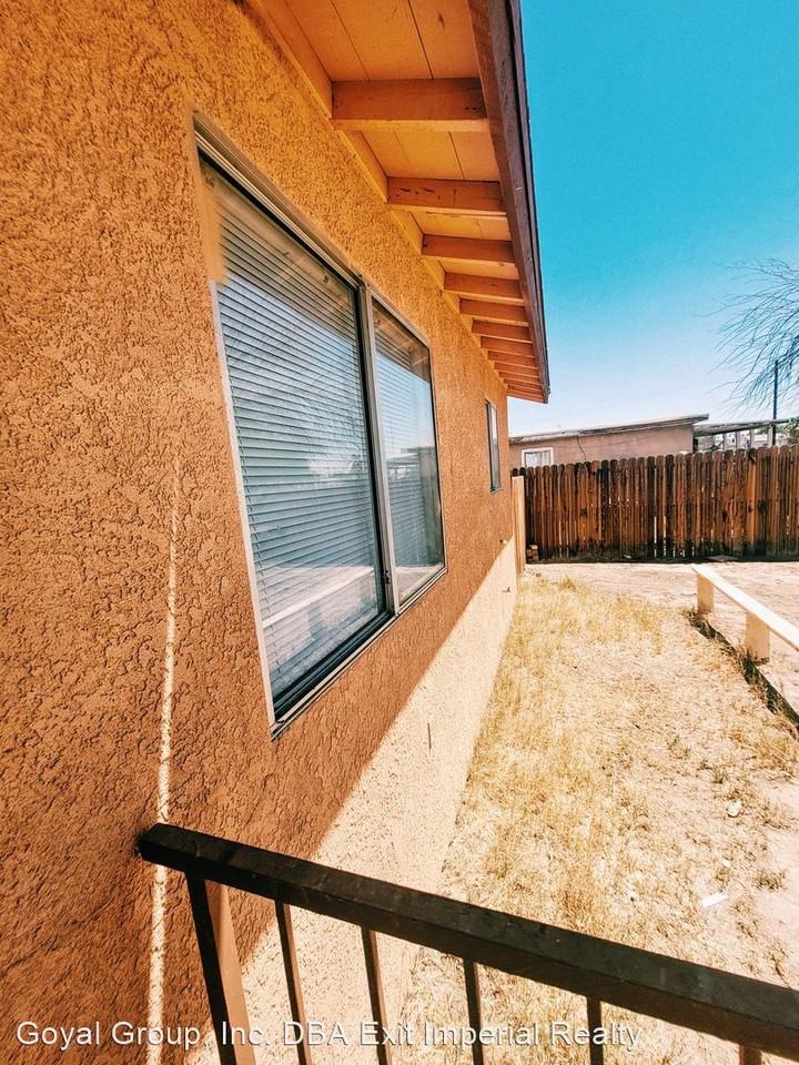 1828 W Rio Vis - Photo 2 of 12