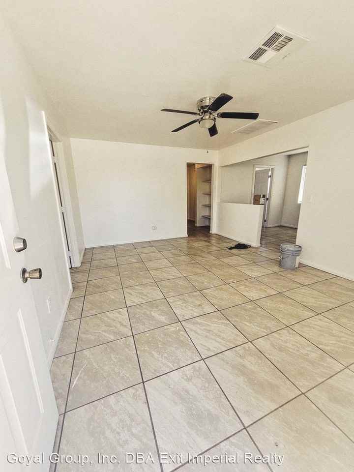 1828 W Rio Vis - Photo 3 of 12