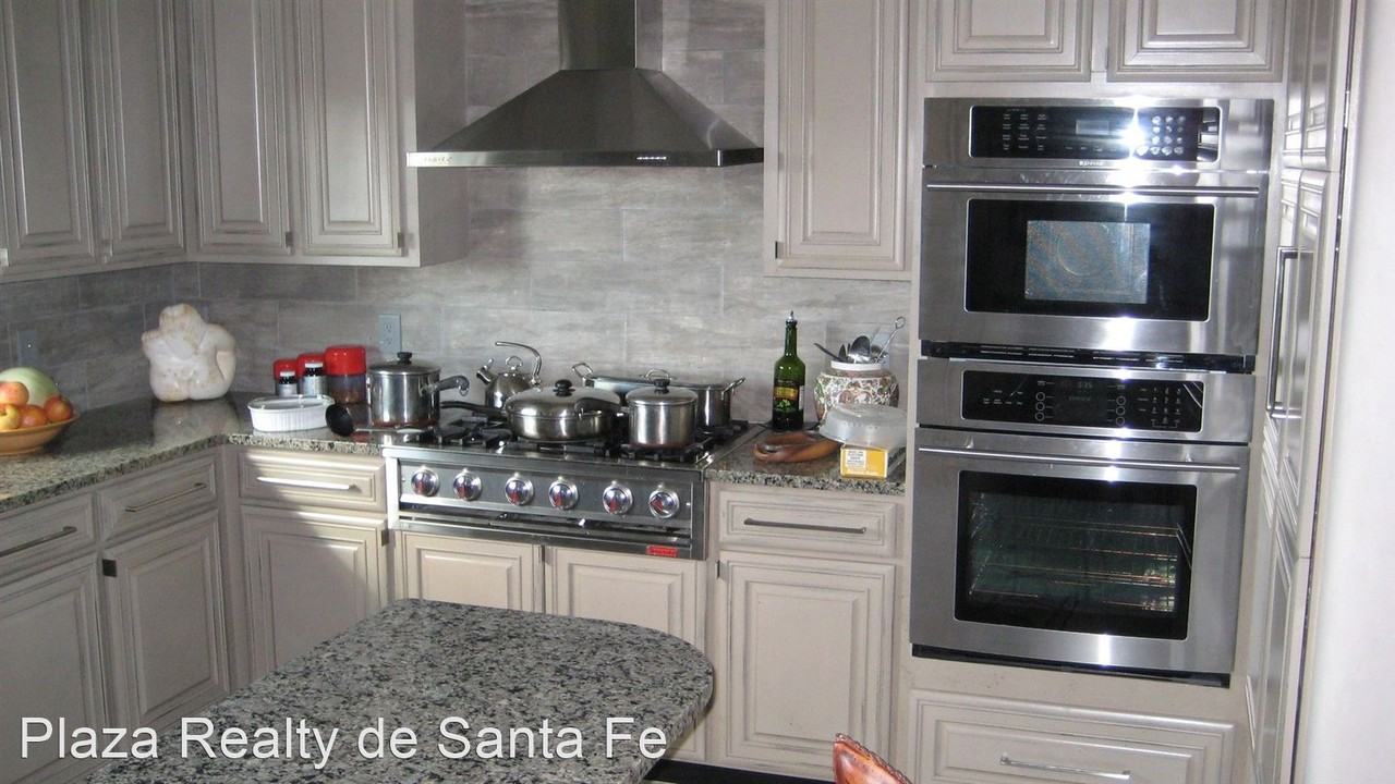 800 Juniper Ln - Photo 3 of 18