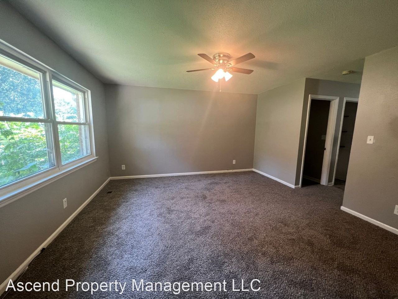 5056 Shoals Ln - Photo 2 of 15