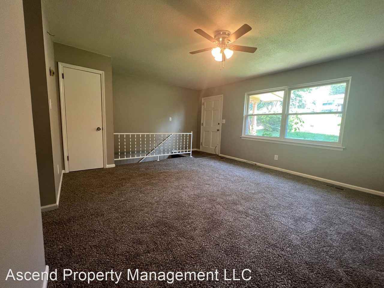 5056 Shoals Ln - Photo 3 of 15