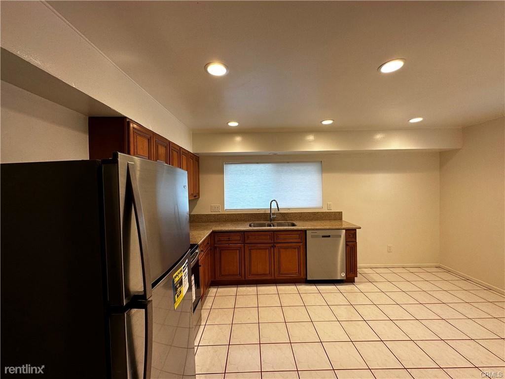 1621 S Atlantic Blvd - Photo 2 of 9