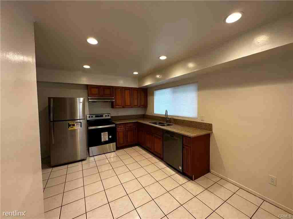 1621 S Atlantic Blvd - Photo 3 of 9