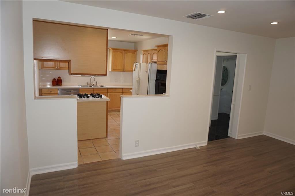 7633 Enfield Ave - Photo 3 of 10