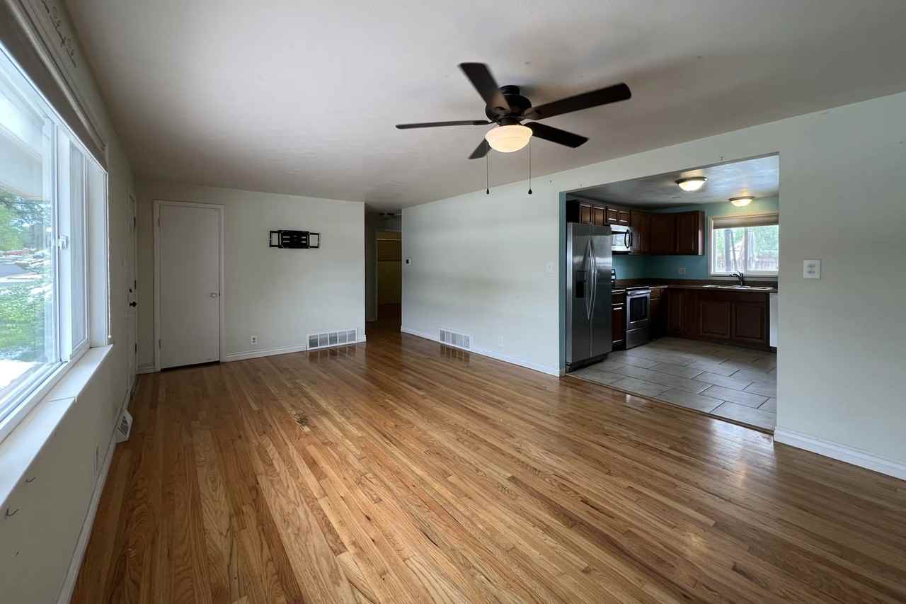 7650 Julian St - Photo 2 of 12