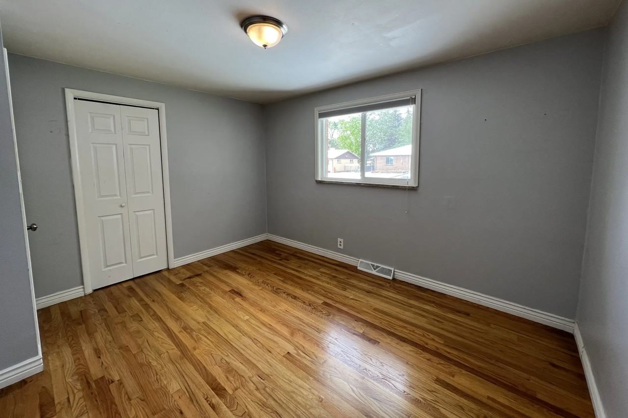 7650 Julian St - Photo 3 of 12