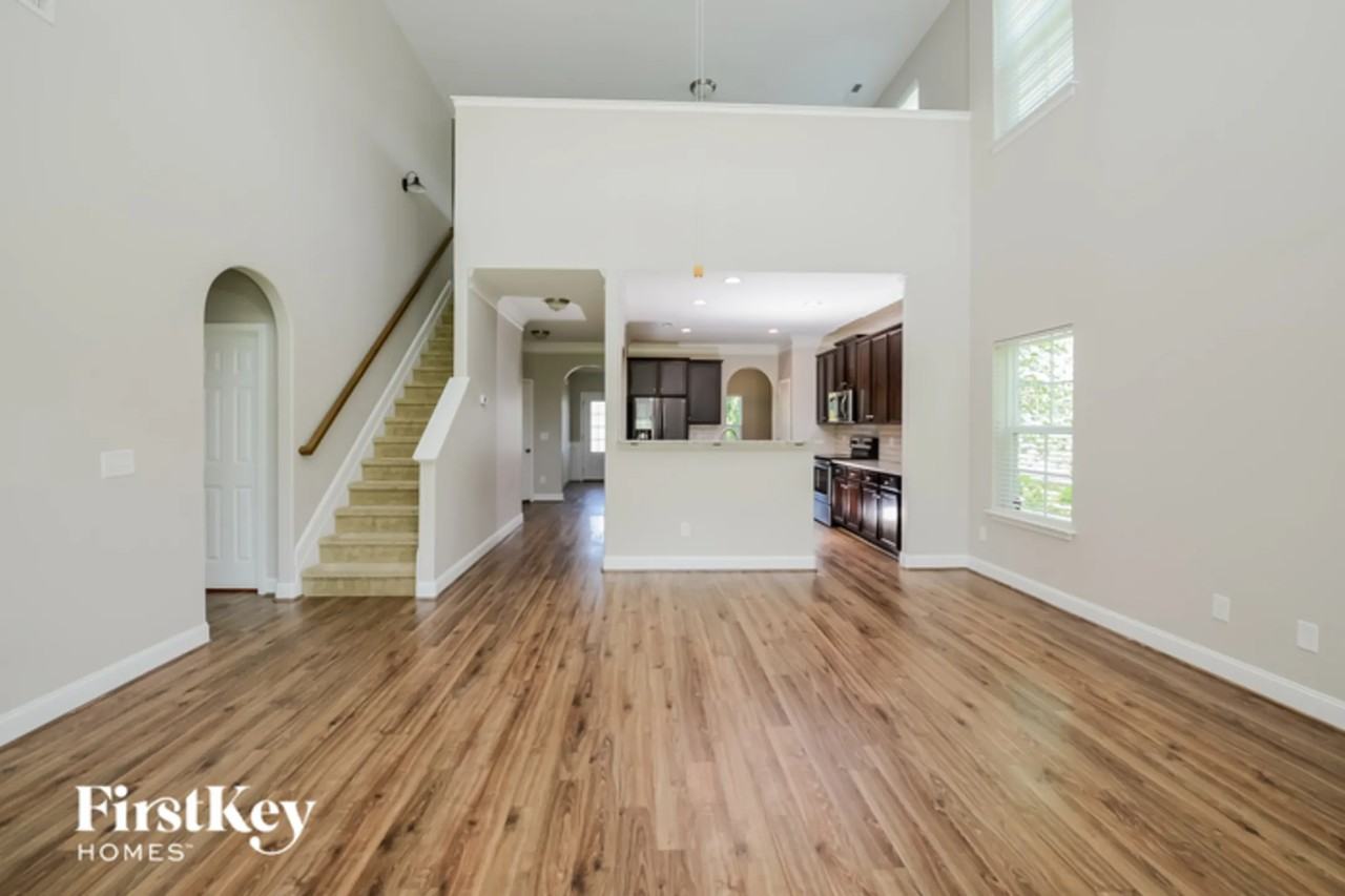 4912 Knollview Dr - Photo 2 of 14