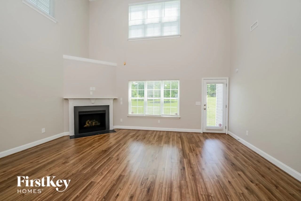 4912 Knollview Dr - Photo 3 of 14