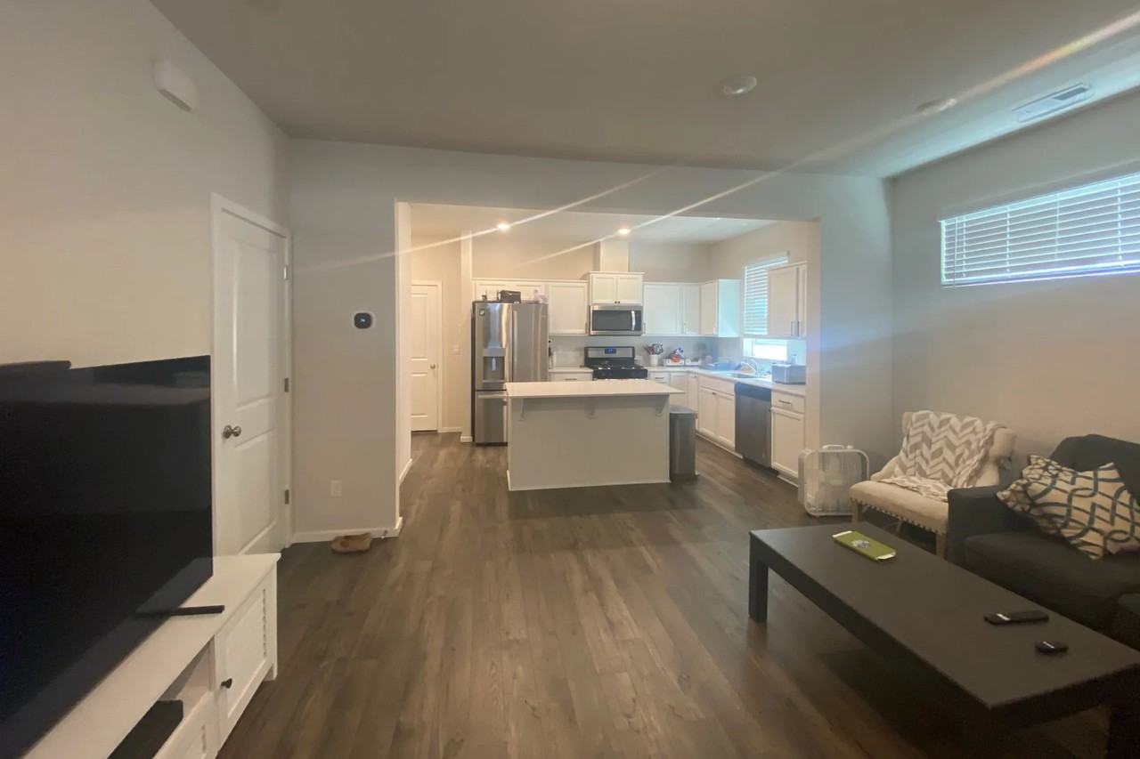 896 N 18th Ave - Photo 2 of 28