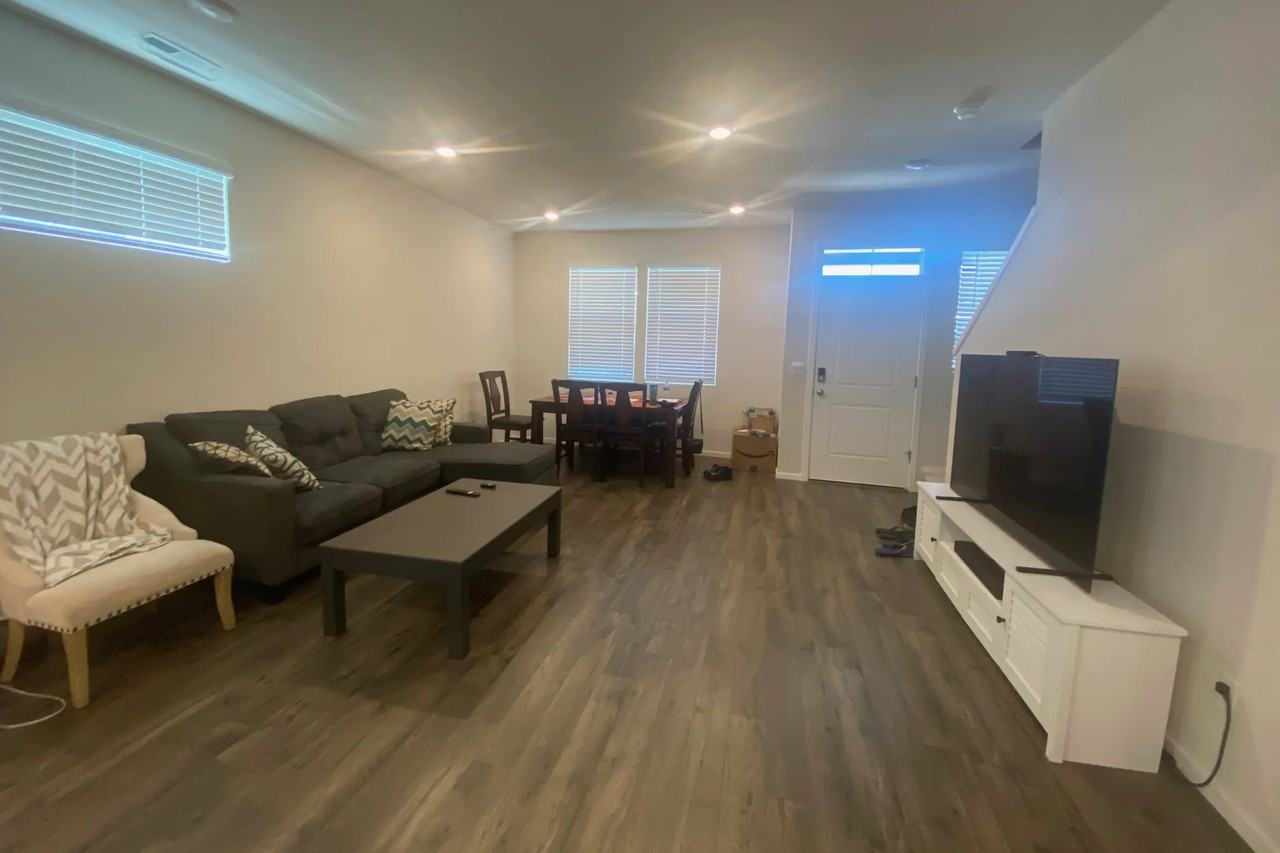 896 N 18th Ave - Photo 3 of 28