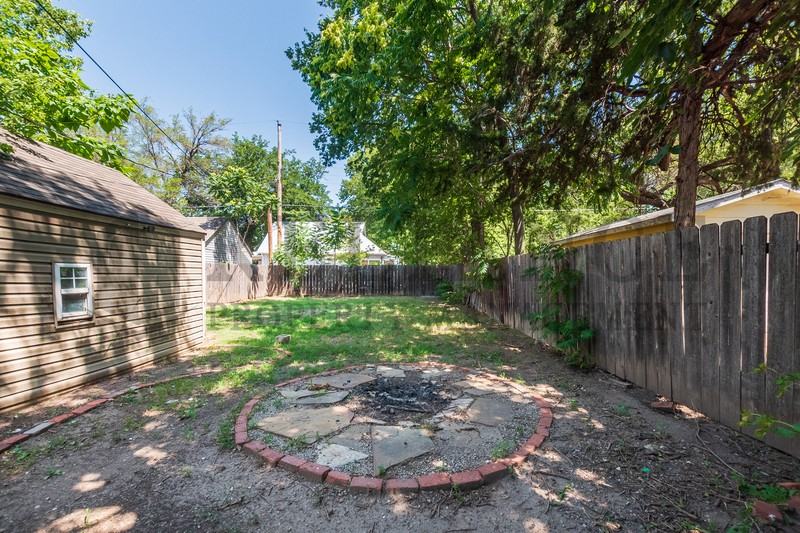 1620 West 2nd Street North - Photo 4 of 18