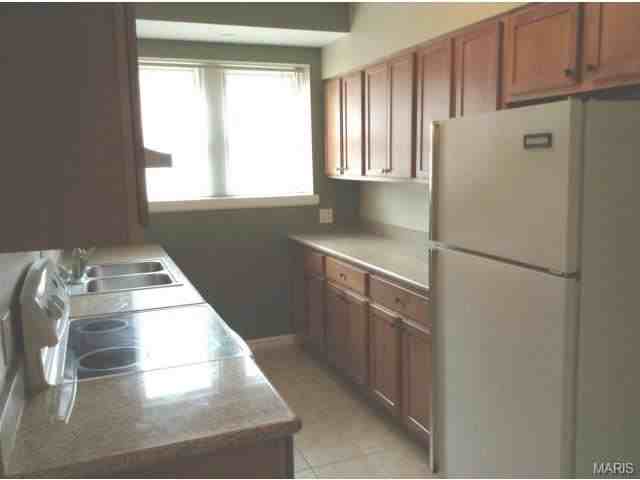 907 S Hanley Rd #5 - Photo 3 of 6