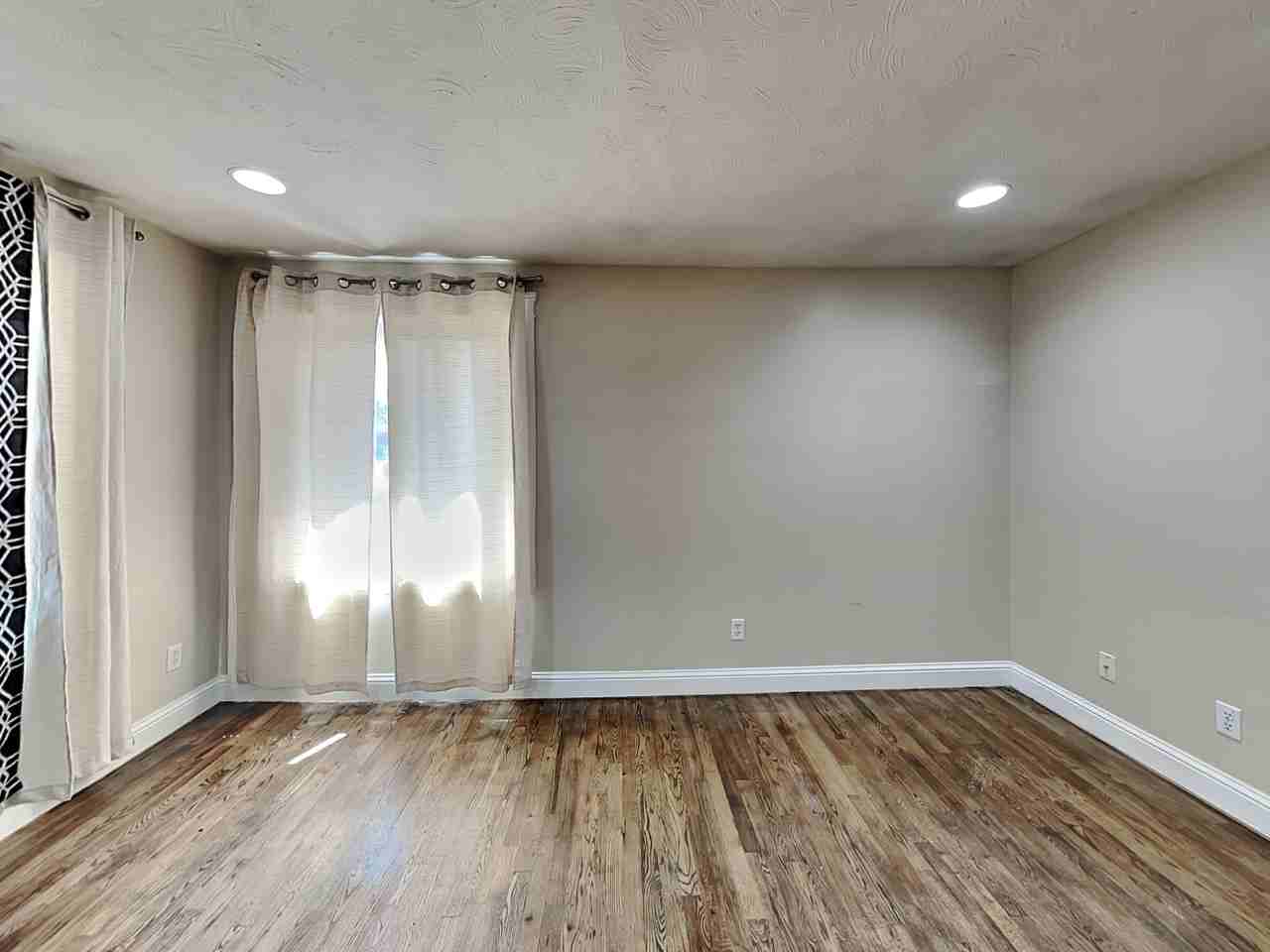 6603 N Howard St - Photo 3 of 20